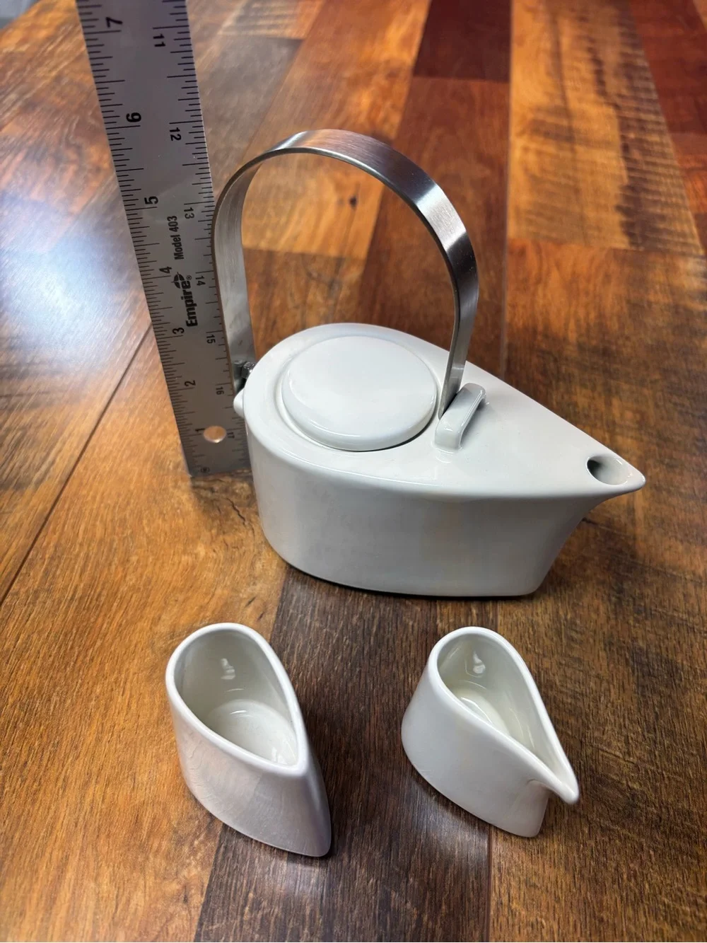 TEA FORTE White Porcelain Modern Teardrop 3 piece Tea Set Teapot, sugar/creamer